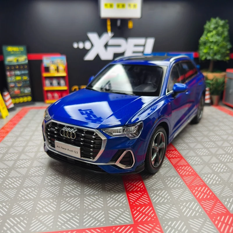 

Original 1:18 Scale Q3 Alloy Car Model Static Collection Decorated Holiday Gifts Toys