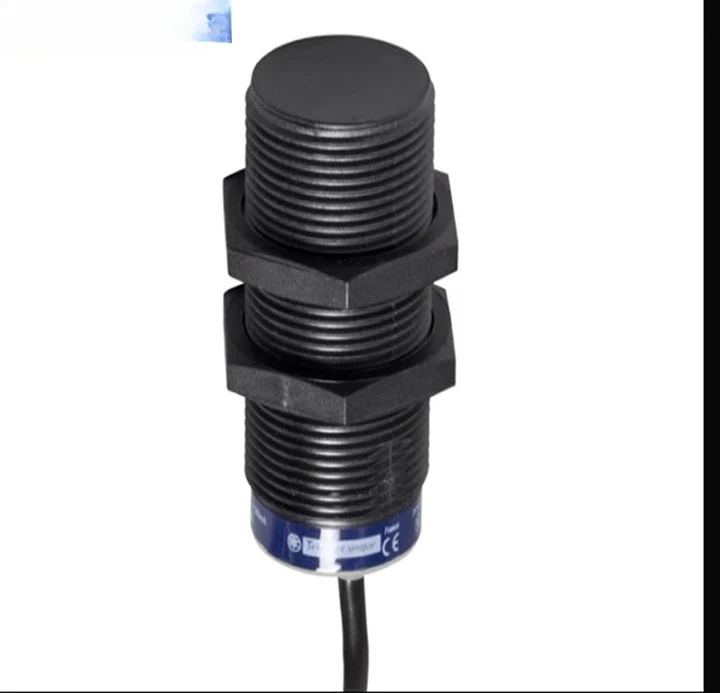 

Proximity switch XS4P30NA340 XS4P30PA340 XS4P 12 18NA340 4P12NB340