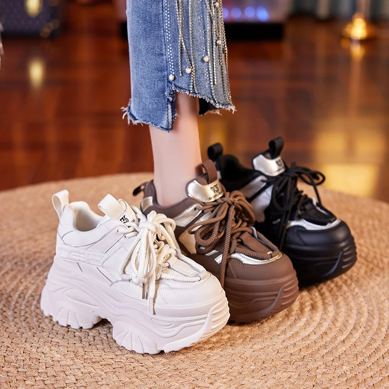 Damesschoenen Platform Casual Dames Sneakers Modis All-Match Ronde Neus Britse Stijl Wigmand 2023 Herfst Klompen Klein Kruis