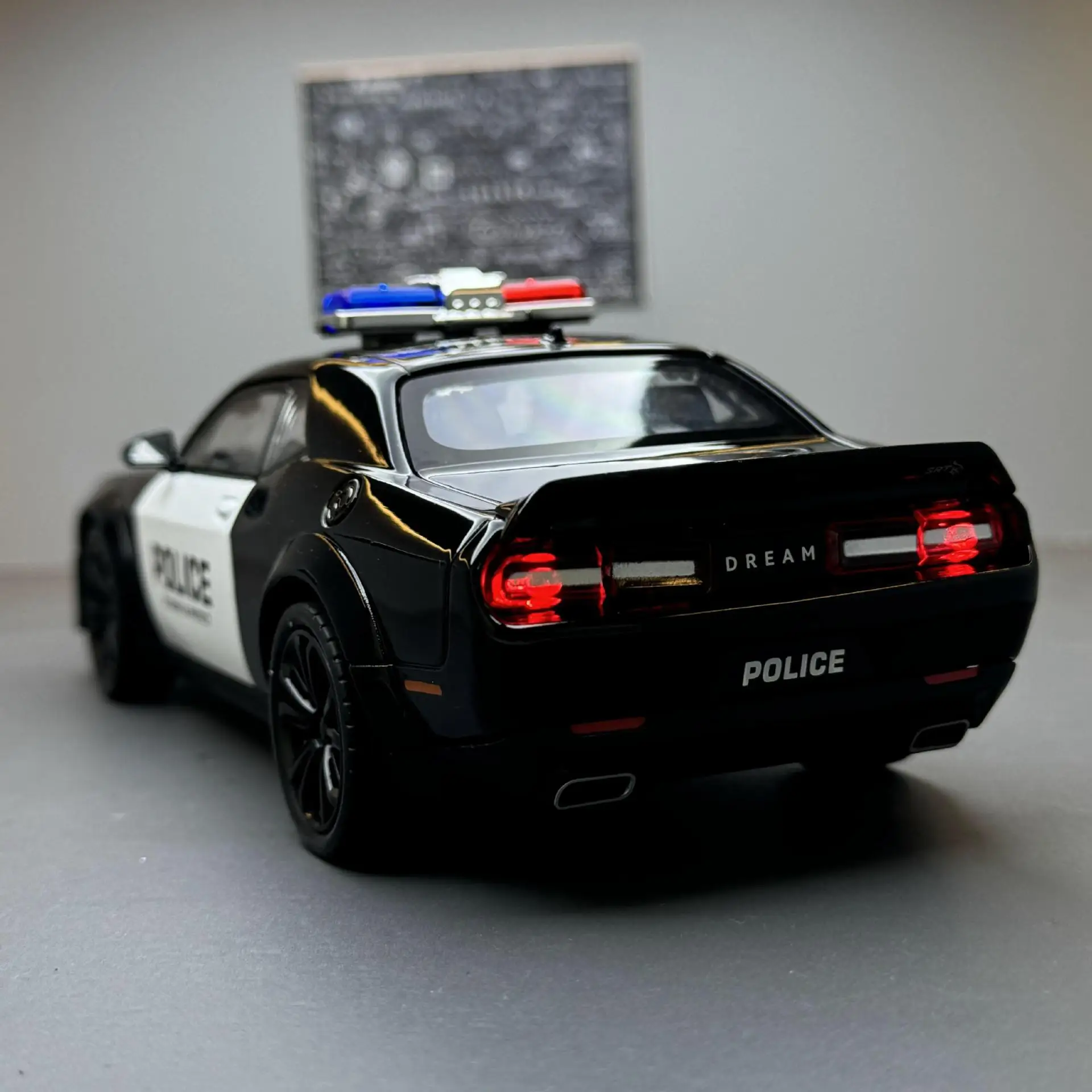 1:22 Challenger Redeye Hellcat Police Alloy Sports Car Diecast Model Sound & Light Toy Collect Display Ornament Presents