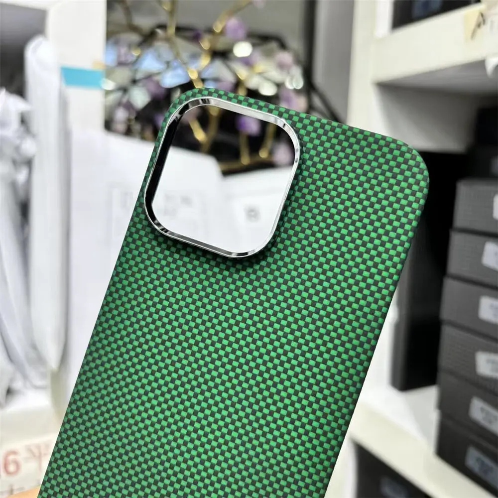 Wąskie etui z włókna węglowego Premium z aramidą do iPhone'a 16Pro 16 Pro Max Matowe etui magnetyczne