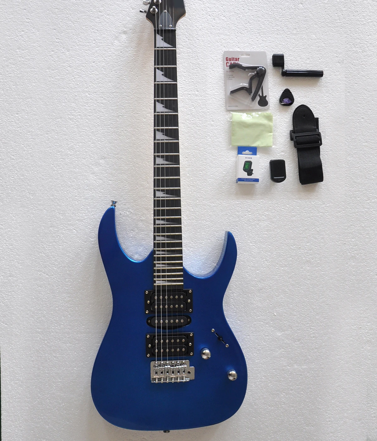 Metal Blue Electric Guitar Rosewood Fretboard Guitar Sycamore Wood Body Accept Customization