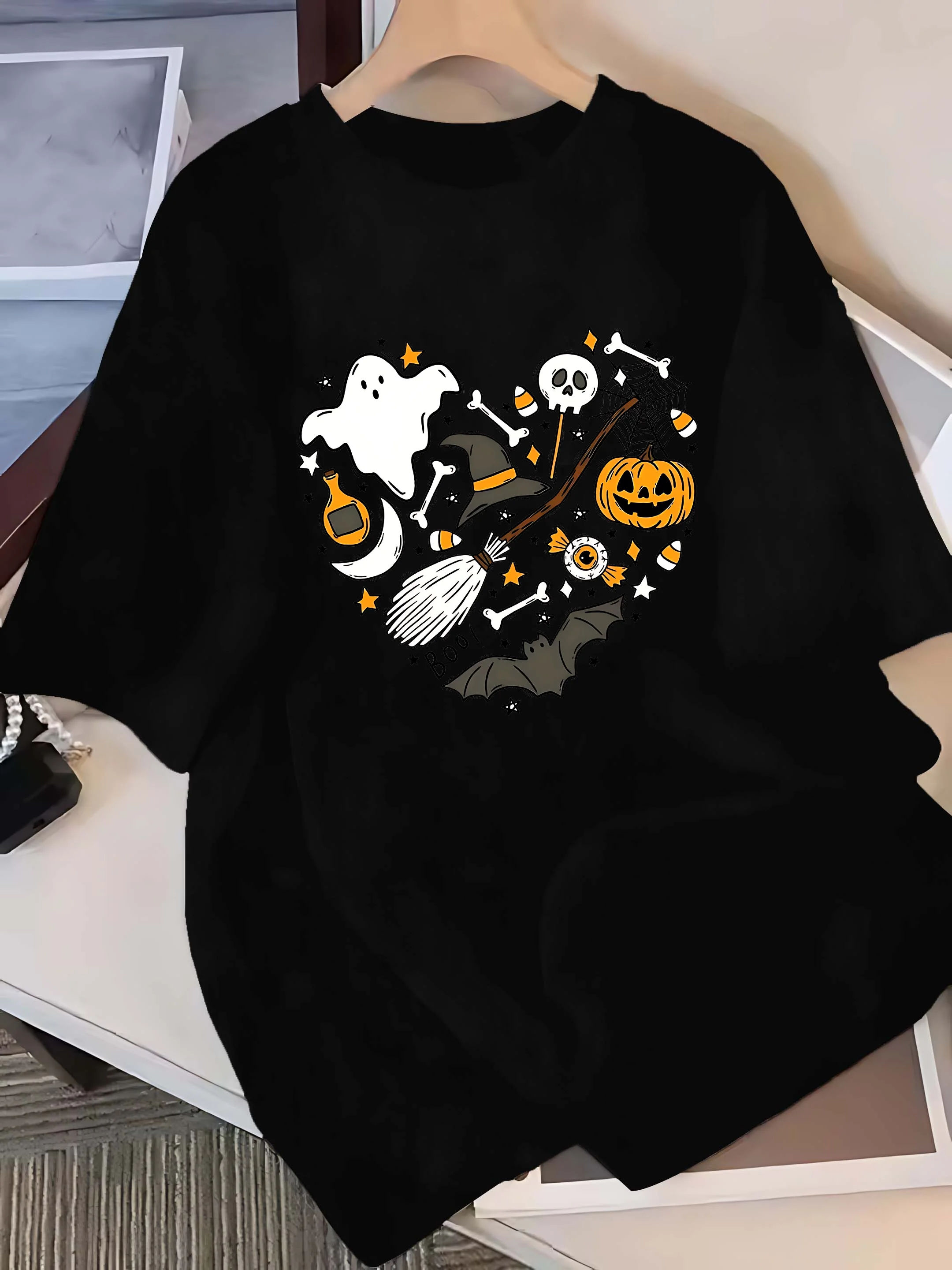 

Plus - Size Six Colour Halloween - themed T - shirt: Heart - shaped Spooky Elements