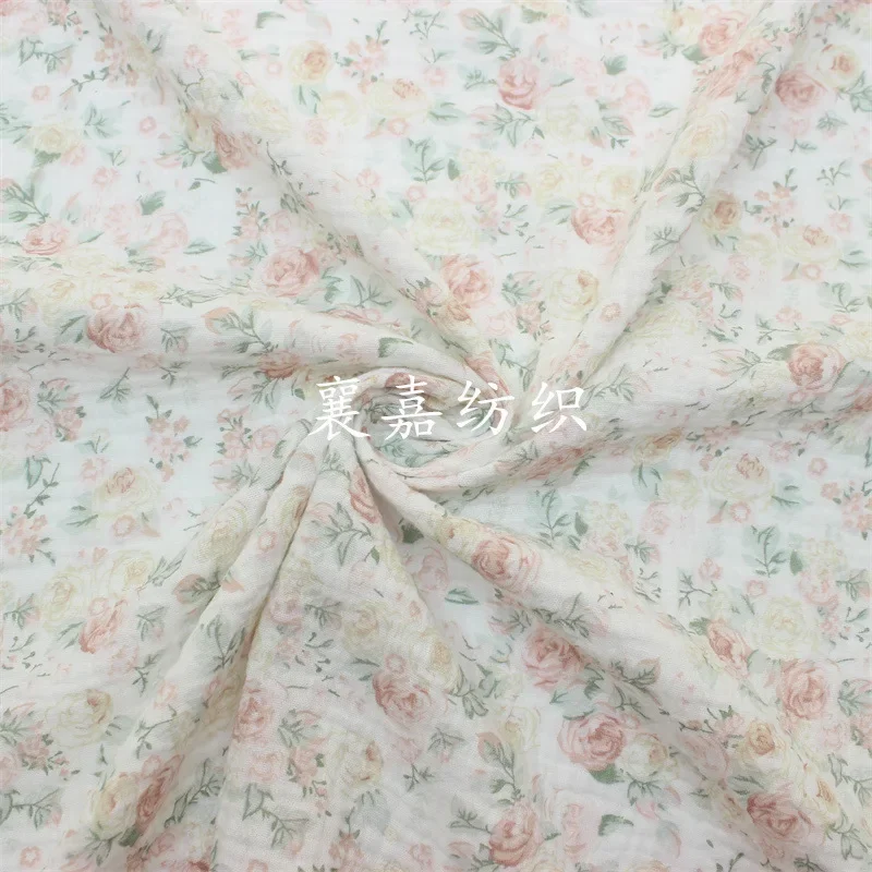 قماش شاش قطني بطبقة مزدوجة مطبوع عليه زهور ساحرة لملابس النوم وقماش خياطة الملابس المنزلية، 135 × 50 سم