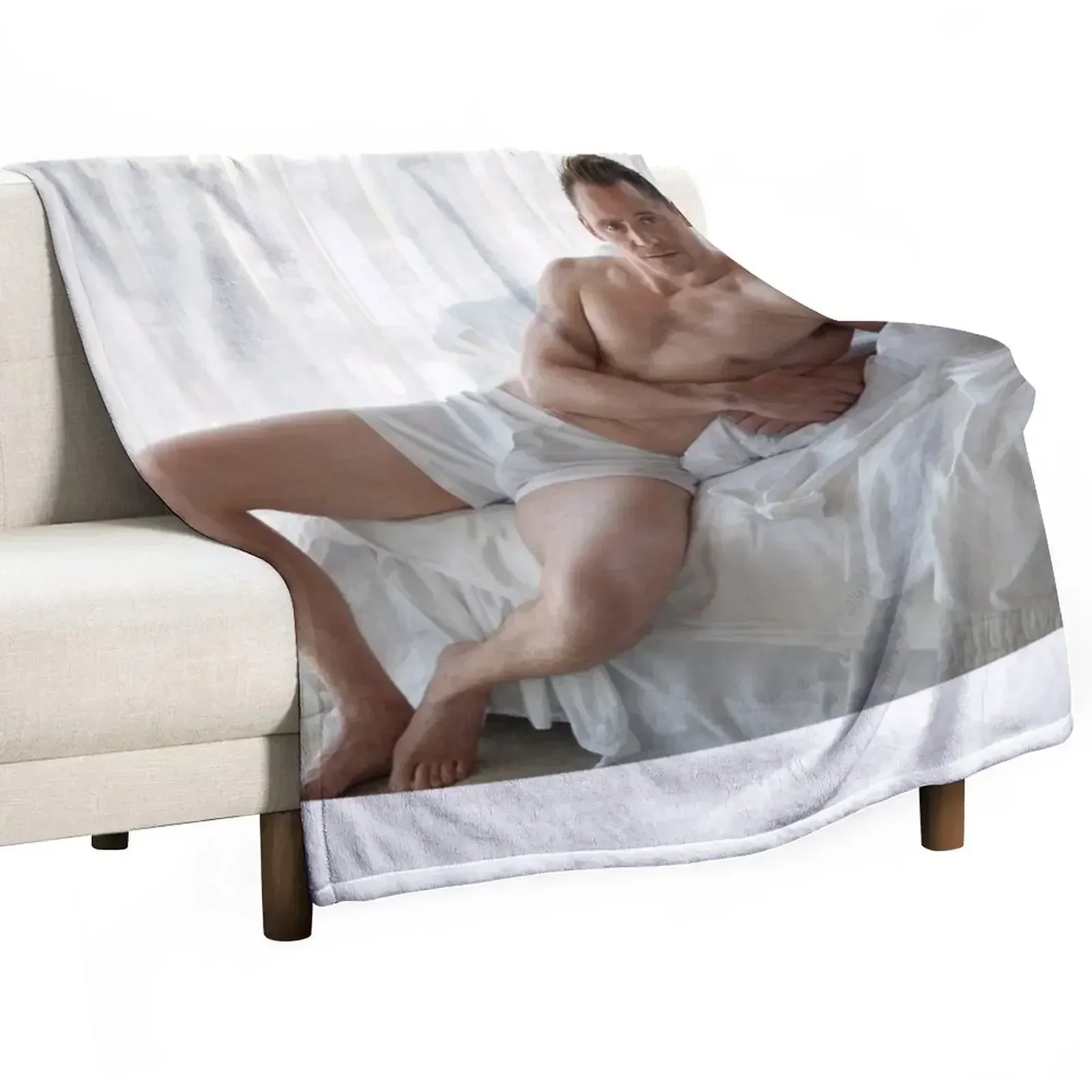 Tom Hiddleston Throw Blanket Luxury Brand for winter Travel Summer Beddings Decoratives Flannel Fabric Blankets