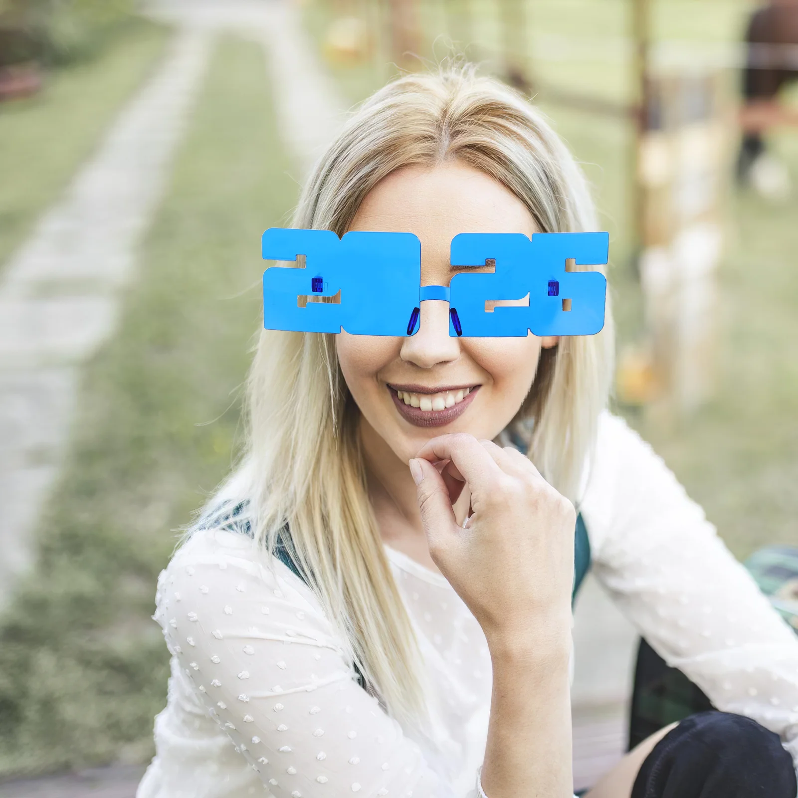 

4 Pcs 2026 Glasses Festival New Year Photo Booth Props Plastic Years Eve Taste Party Scene Birthday Favor