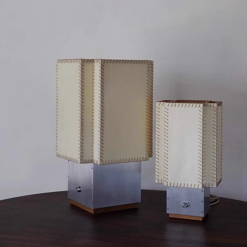 Candeeiro de mesa de pergaminho Arte medieval Nicho Design Candeeiro de mesa de pergaminho