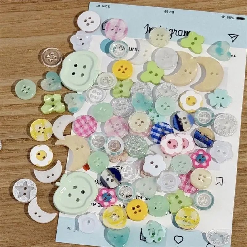 

10pcs Spring Series Buttons Crafts Buttons Doll Scrapbooking Mixed Color 2/4-hole DIY Decorative Materials Sewing Accessories