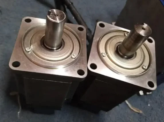 SJME-02AMA41   SERVO MOTOR ,  In good working condition, free shipping  a