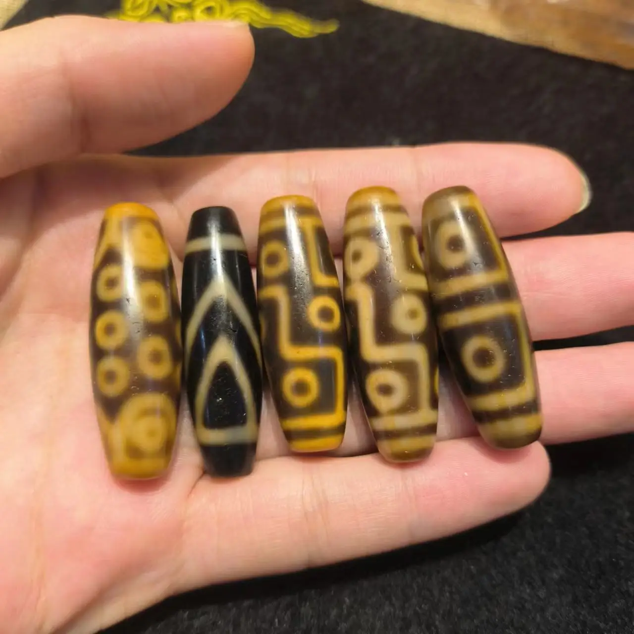 

1pcs/lot Natural Old Agate Dzi rare breed ancient beads tooth yellow weathered pattern Various patterns Collection jewelry taki