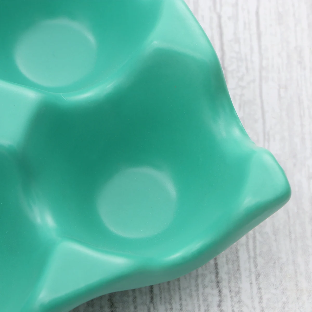 

Ceramic Egg Tray 6 Spaces Non Slip Base Refrigerator Egg Box Modern Kitchen Organizer for Safe Fresh Storage Green