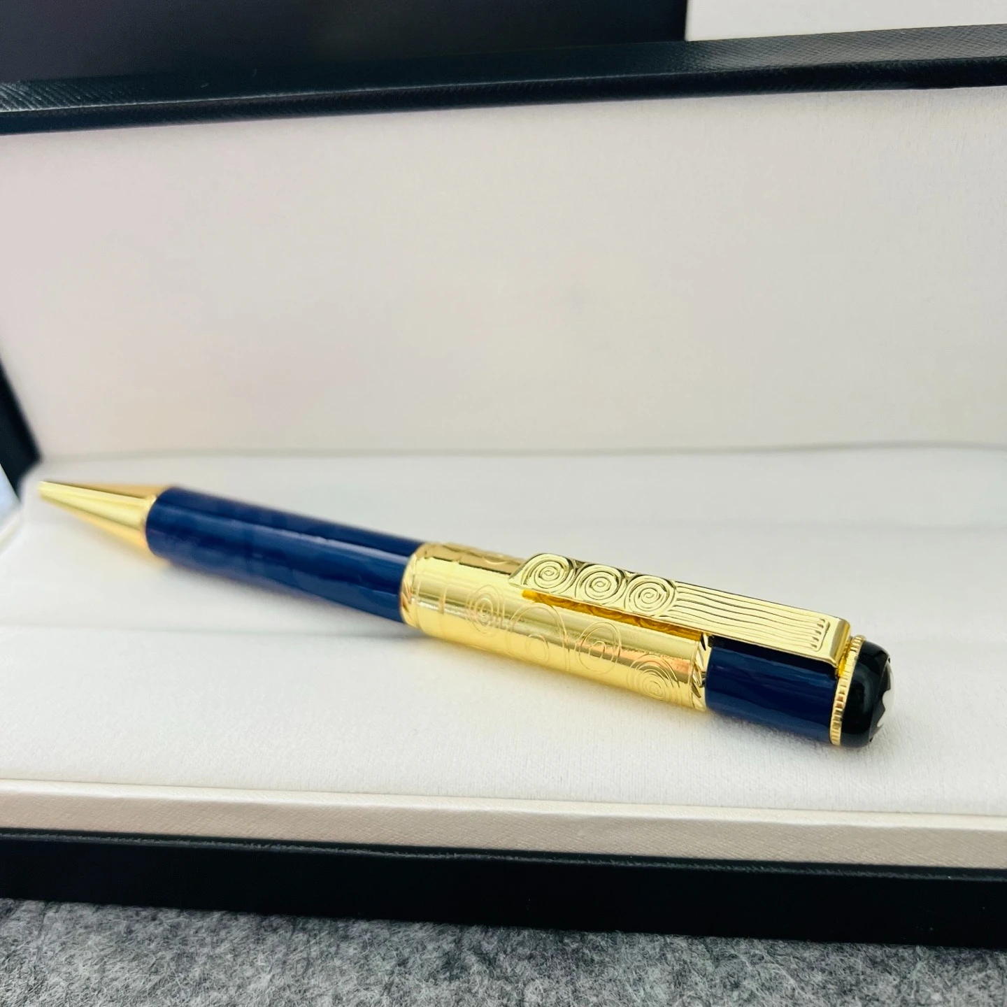 Exquisite Minimalist Ballpoint Pen Smooth Writing Signature Pen Suitable for Daily Office Writing High End Corporate Metal Pen