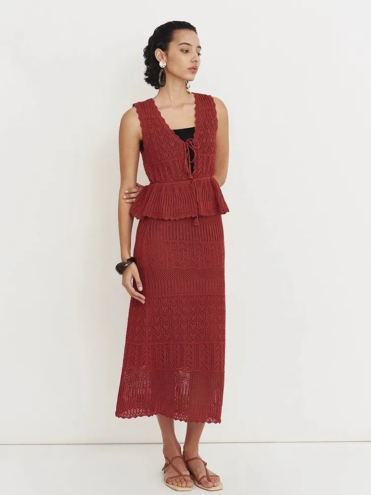 Estilo boêmio damasco escavado colete de malha de design de verão feminino de duas peças emparelhado com conjunto de meia saia fina