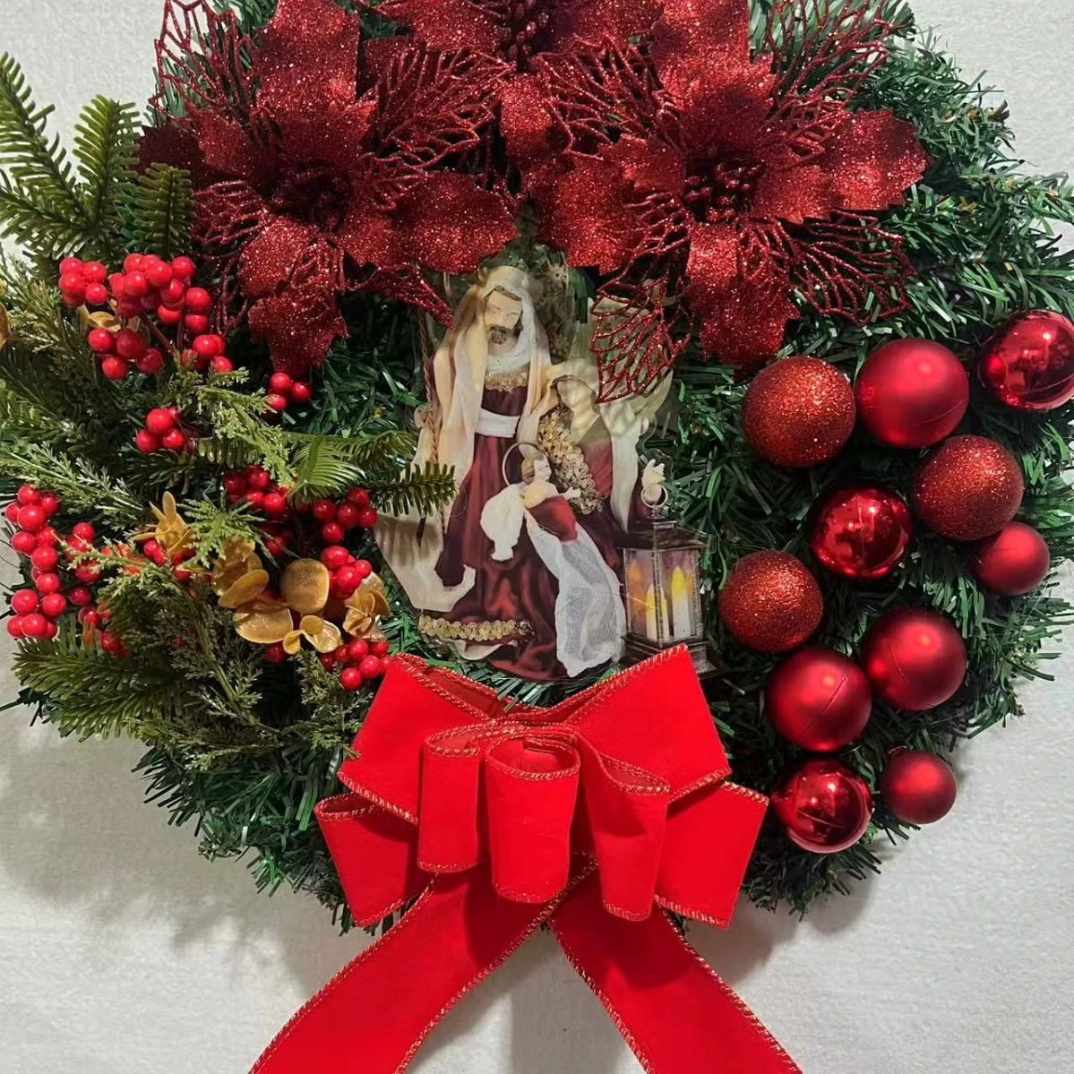 40 cm Weihnachtskranz mit Laterne, Haustürgirlande mit großer Schleife, saisonale Verzierung, Weihnachtsdekoration für Haustürwand – Detail 3
