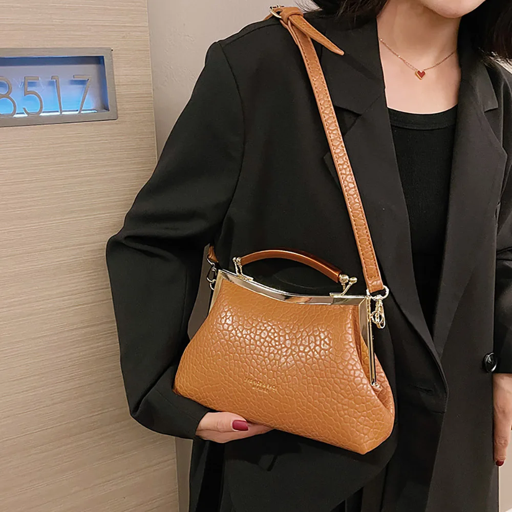 Women\'s Bag 2023 New Niche Clip Buckle Bag Fashion Solid Color Retro Lychee Pattern Shoulder Bag Ladies Portable Sling Bag