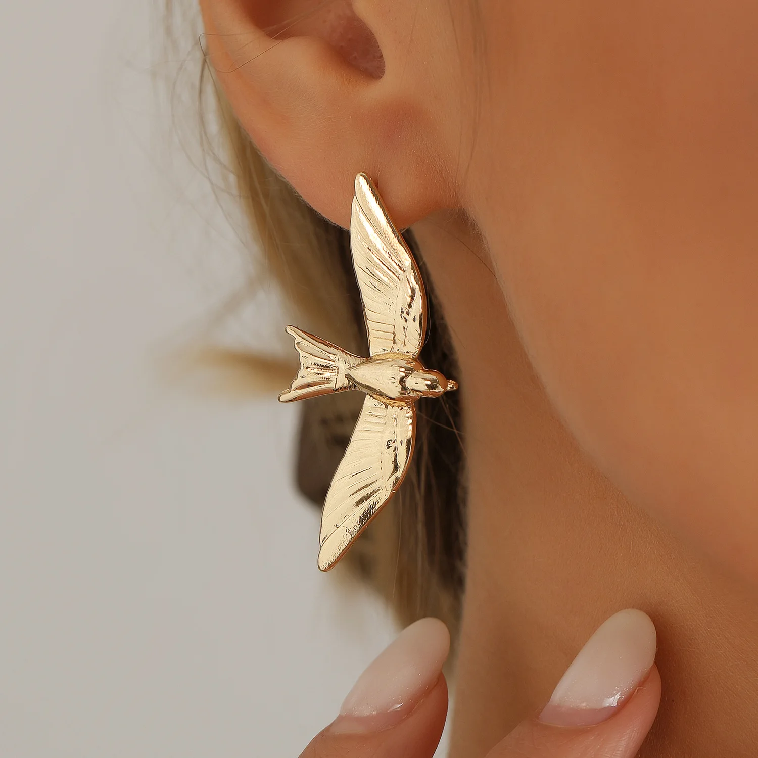 Cross border accessories, retro metal bird earrings, fashionable and spicy women, sexy style, daily accessories, earrings