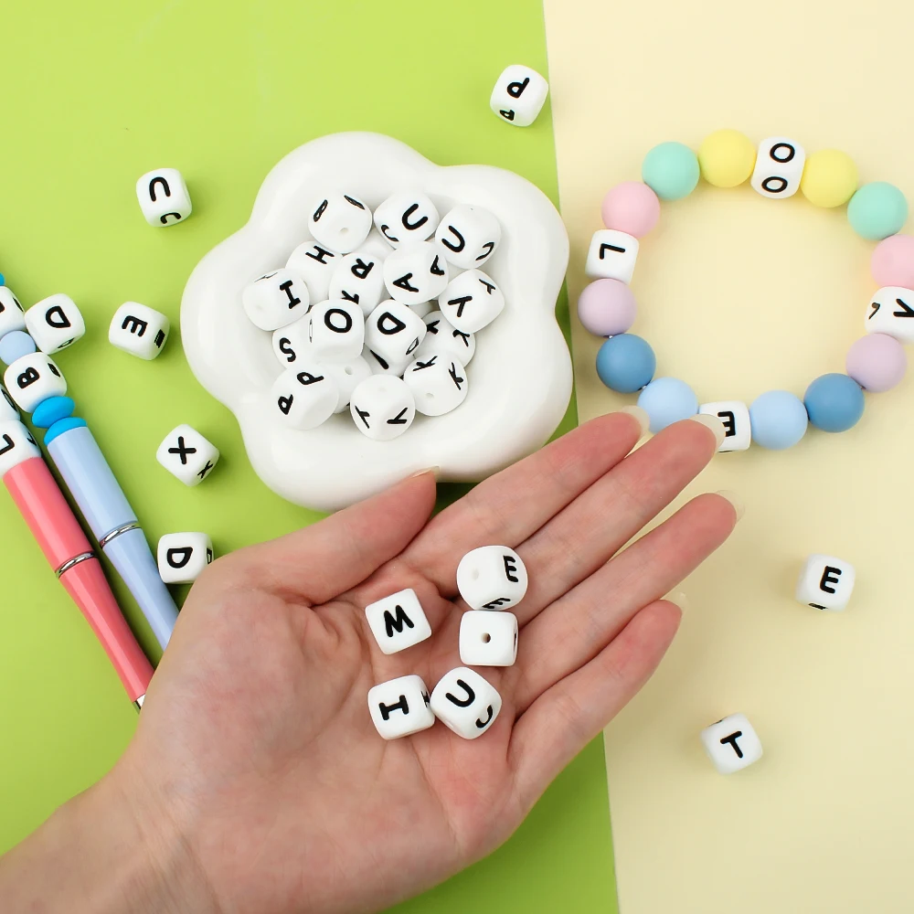 10 stücke 12mm Buchstaben Perlen Silikon Baby Alphabet Perlen Zahnen Beißring bpa frei DIY Schnuller Kette Halskette Spielzeug Baby party Geschenk