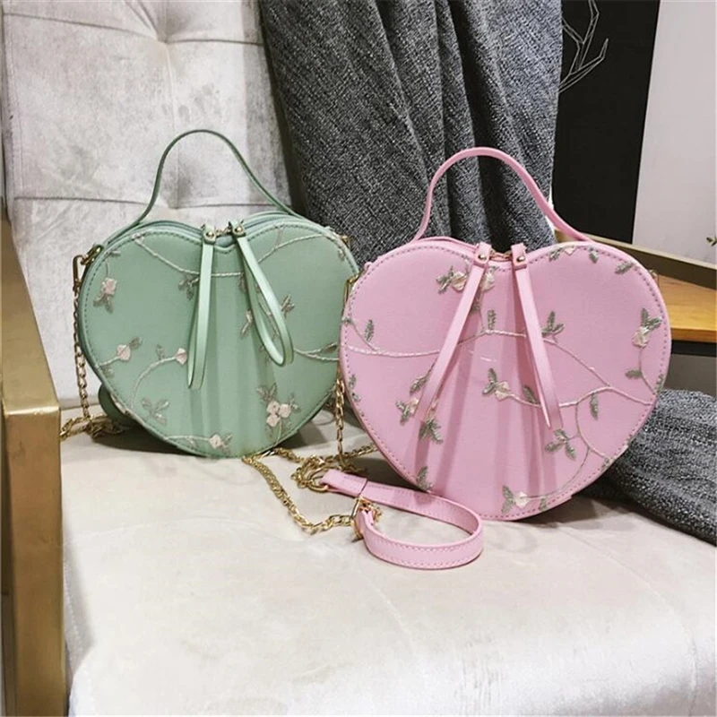 Borsa a tracolla in pizzo Peach Heart borse da donna 2024 nuova borsa da ricamo borsa diagonale da ragazza portatile borsa a catena a forma di cuore per ragazza