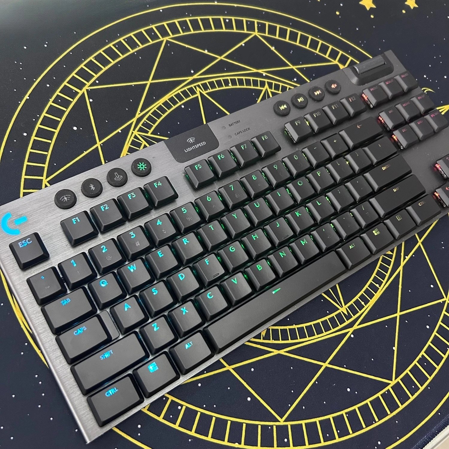 RGB Gaming Keycaps for Logitech G915/G913/TKL87, Anti-Slip Replacement Keycaps 111 Keys, Mechanical Keyboard Accessories