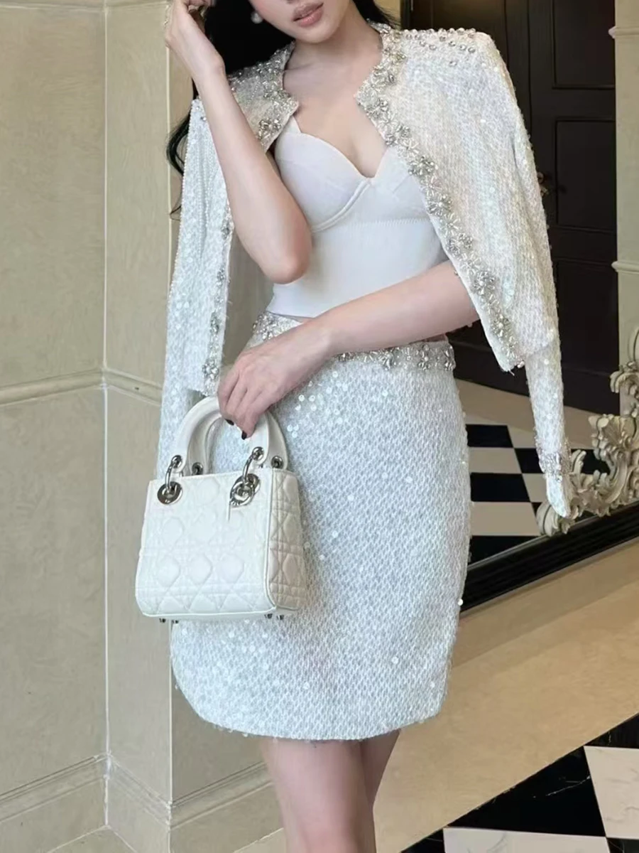 TWOTWINSTYL Solide Gespleißt Pailletten Zwei Stück Sets für Frauen O Hals Lange Ärmel Top Mini Rock Patchwork Perle Elegante Set Weibliche