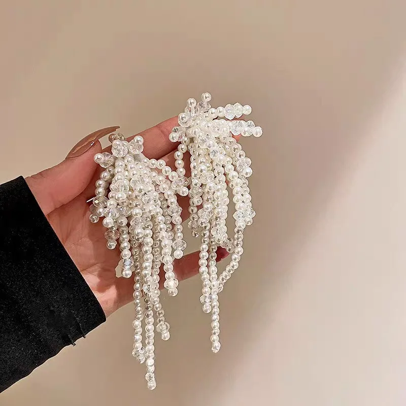 

Sweet and exaggerated imitation pearl earrings, affordable flower tassel ear studs, natural and comfortable gift jewelry