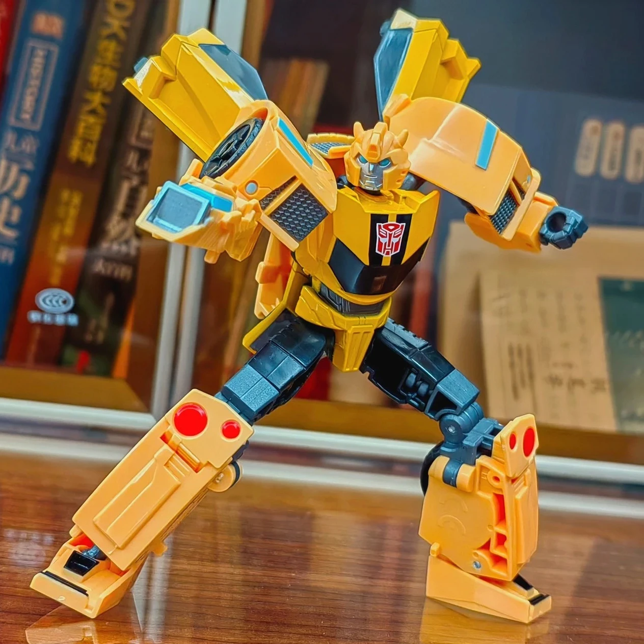 

In Stock Hasbro Transformation Toys Earth Spark Bee Animated Version Action Figures Robot, Model Anime Figures Gift Collection