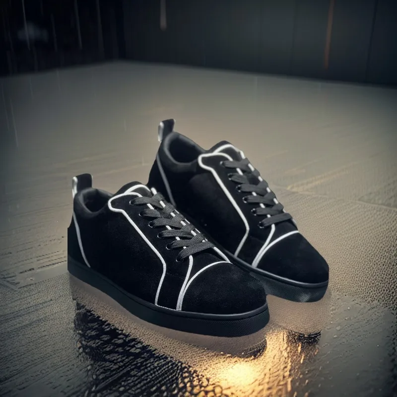 Sneaker datar paku keling kulit asli pria, Sneaker latihan kualitas mewah leher rendah warna hitam dengan paku keling