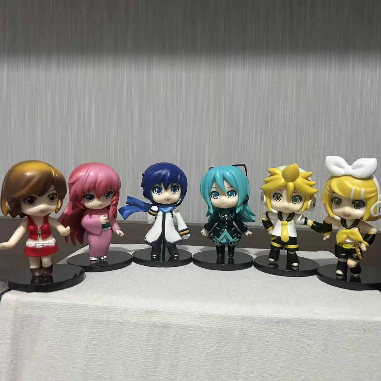 

6pcs/set 10CM New Anime Hatsune Miku Kaito Len Rin Kawaii Q version Figure PVC Model Toys Doll ornament Gifts