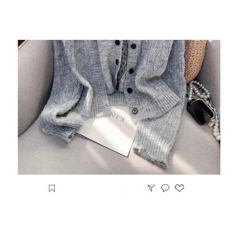 Un elegante e confortevole set di maglioni cuciti in pizzo con design finto in due pezzi Nuovo maglione lavorato a maglia primaverile autunnale e un top di nicchia