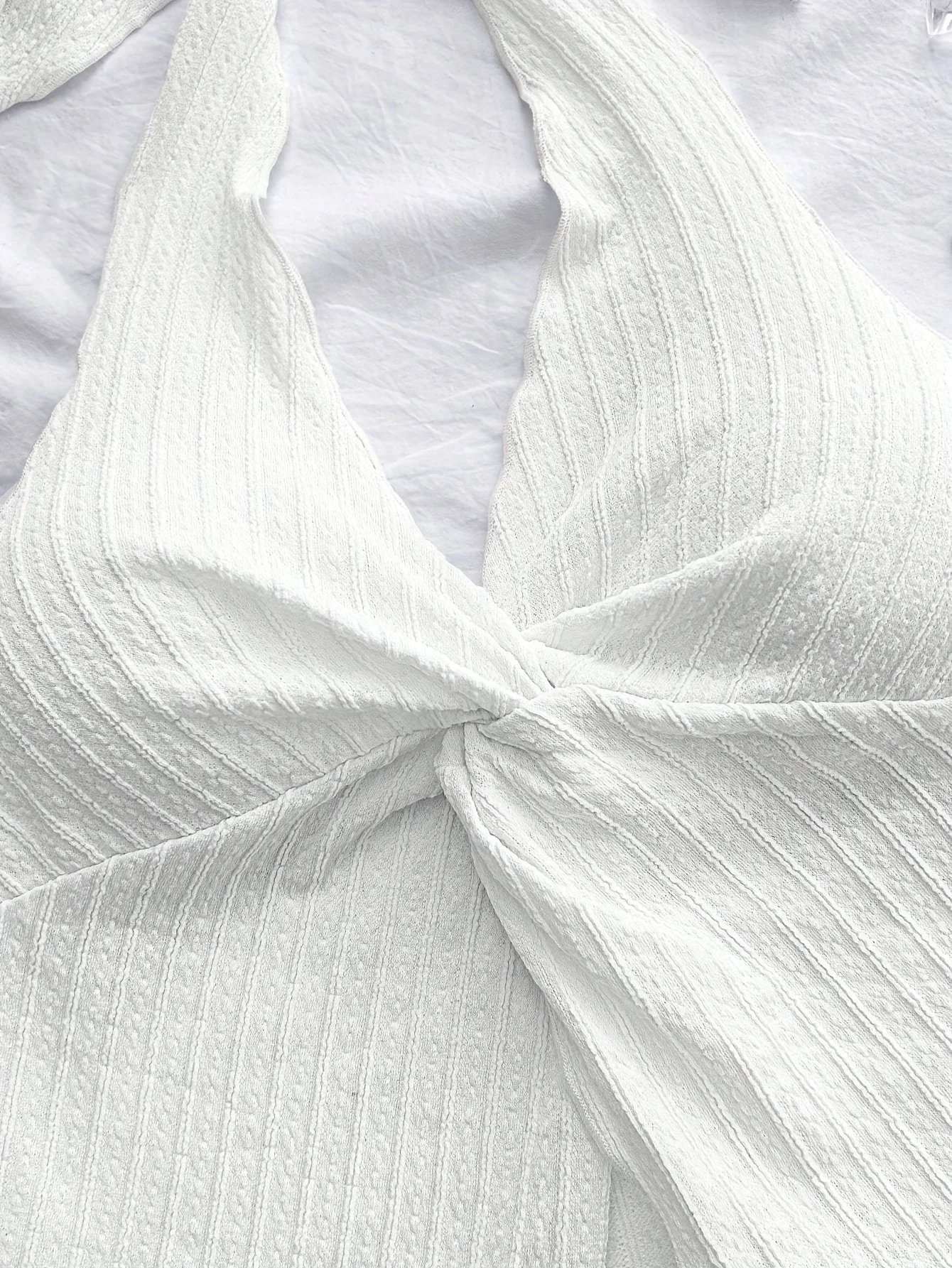 Frühlings- und Sommermode: Neue elegante, einfarbige, vielseitige Neckholder-Weste als Einzelstück – Detail 15