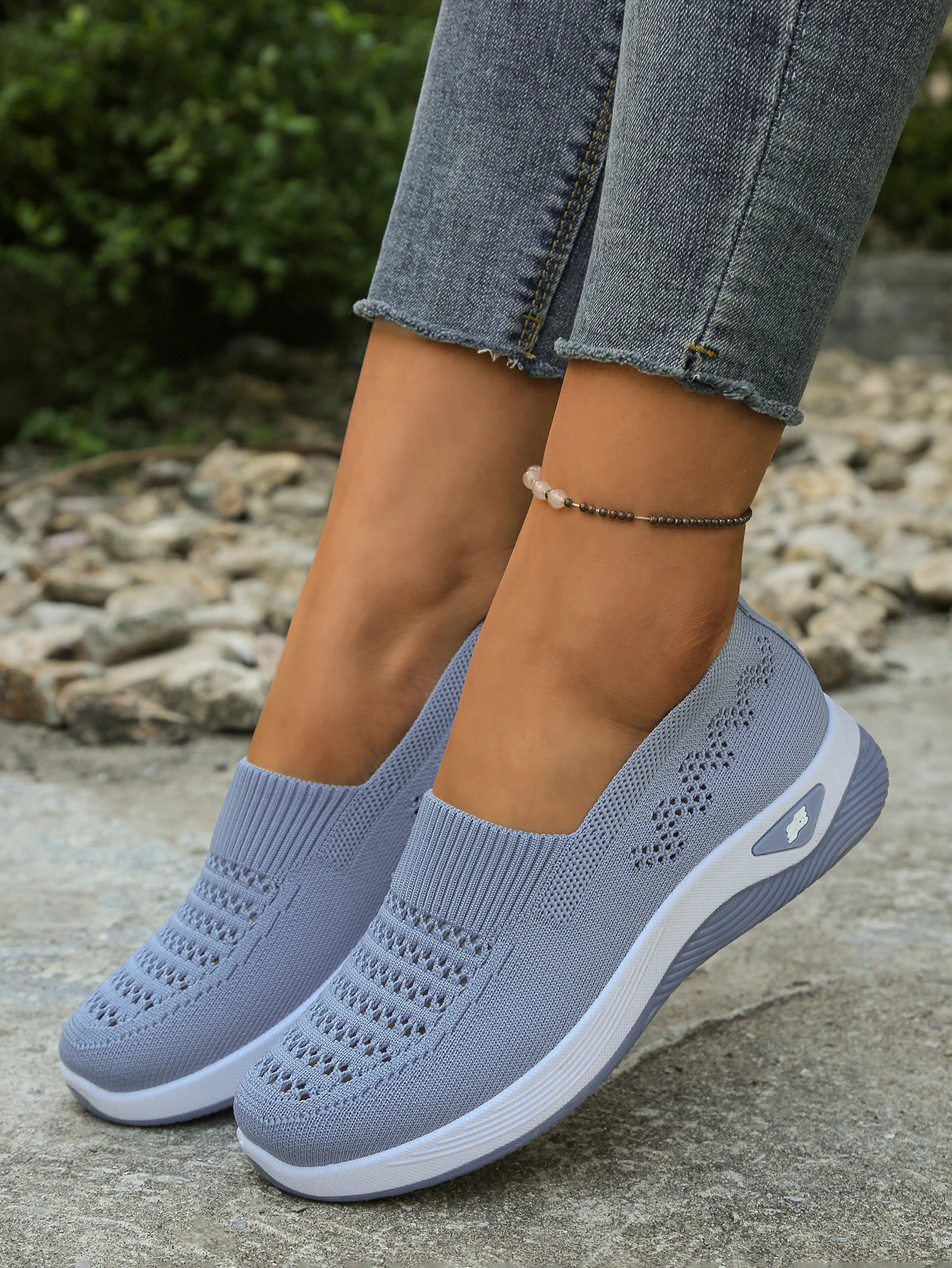 2026 Sommer Damen Leichte Bequeme Atmungsaktive Lässige Ausgehöhlte Slip-On Wanderschuhe – Detail 6