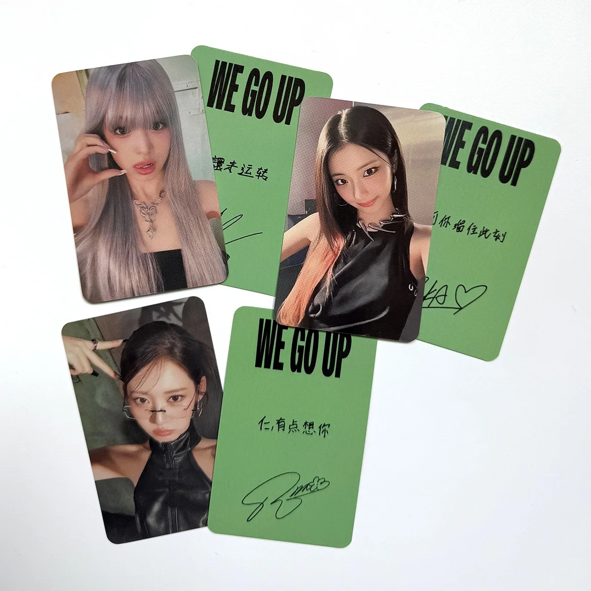 بطاقات صور عالية الدقة من KPOP BABYMONSTER RUKA RORA AHYEON PHARITA CHIQUITA ألبوم جديد WE GO UP LOMO مجموعة مشجعي البطاقات البريدية اللامعة