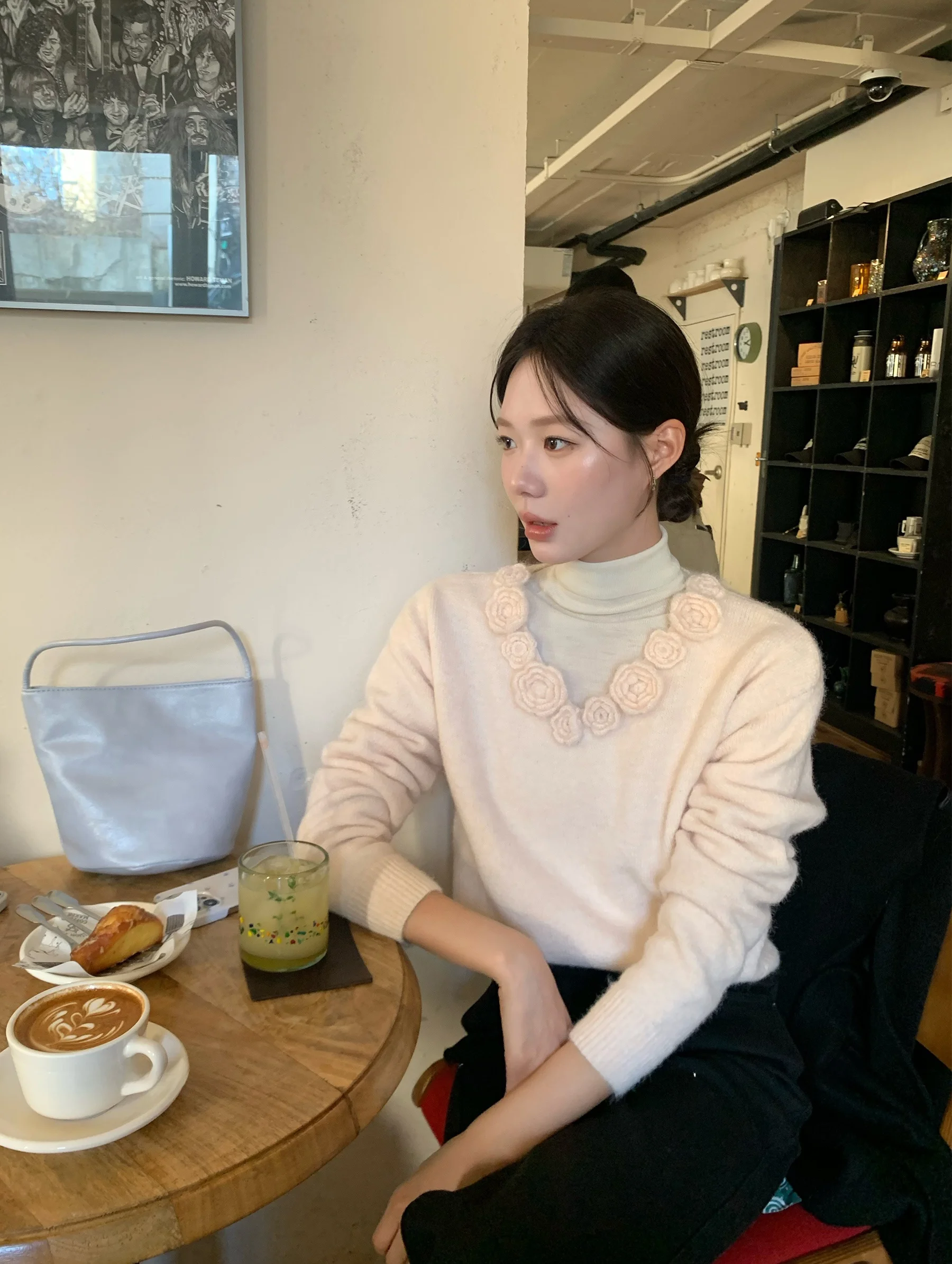 

Теплый объемный свитер с V-образным вырезом и 3D-розами, уютный, свободный крой, из полиэфирного волокна, с длинными рукавами, женская вязаная одежда для зимнего сезона