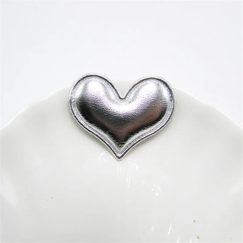 100 Stück 3,5*3CM PU-Herz-Applikationen zum Aufnähen für Kleidung, Hüte, Nähzubehör, DIY-Kopfbedeckungen, Schleifendekoration, Aufnäher – Detail 7