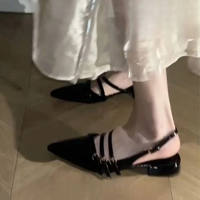 

Темпераментные сандалии Baotou с острым носком, женская летняя одежда, дизайнерские сандалии на пустом низком каблуке с металлической пряжкой и открытым носком