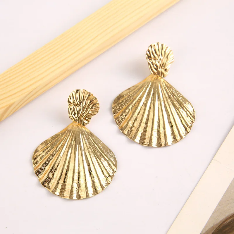 New Fashion Iron Sheet Gold Plated Shell Love Circle Geometry Women's Earrings New Luxury Design Fashion Earrings