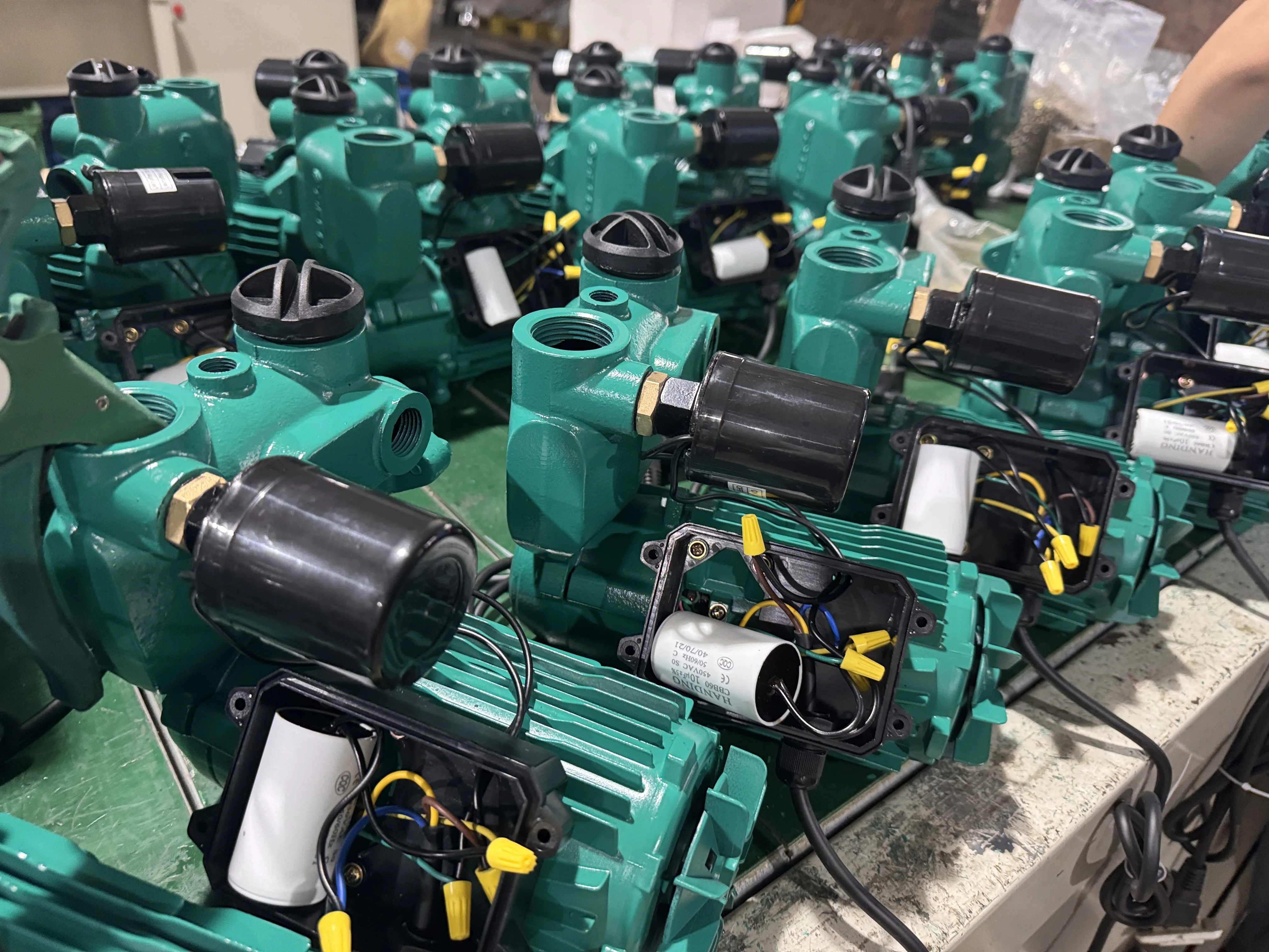Picture 6: 0.5hp 0.37KW Pw370 Cast Iron High Pressure Automatic Self Priming Peripheral Pump