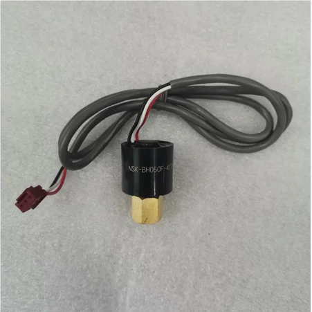 

For Hitachi central air conditioning, high pressure pressure sensor NSK-BH050F-417 17B46255A