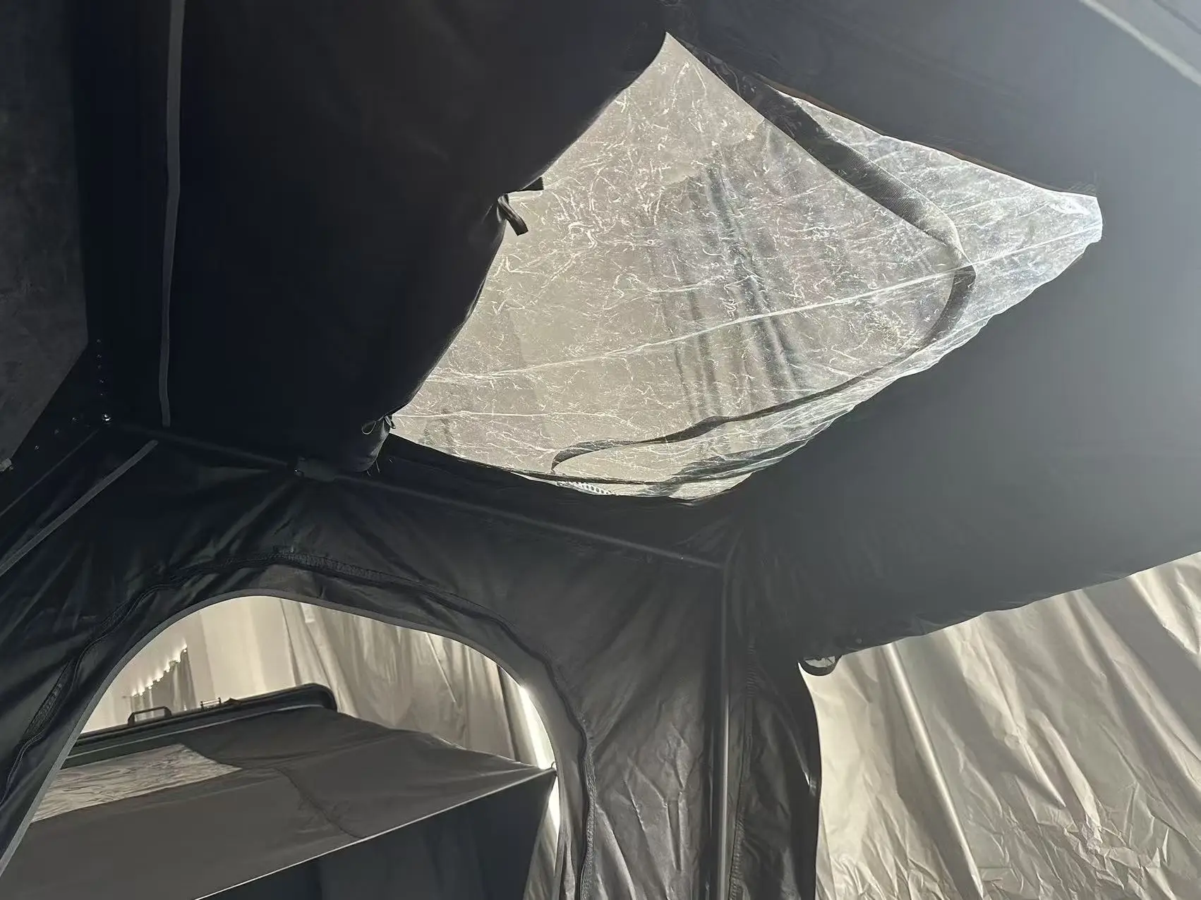 Pop up Rooftop Tents Hard Shell for Camping Waterproof SUV RTT Jeep Overland Tent Roof Rack Triangle Aluminium Black