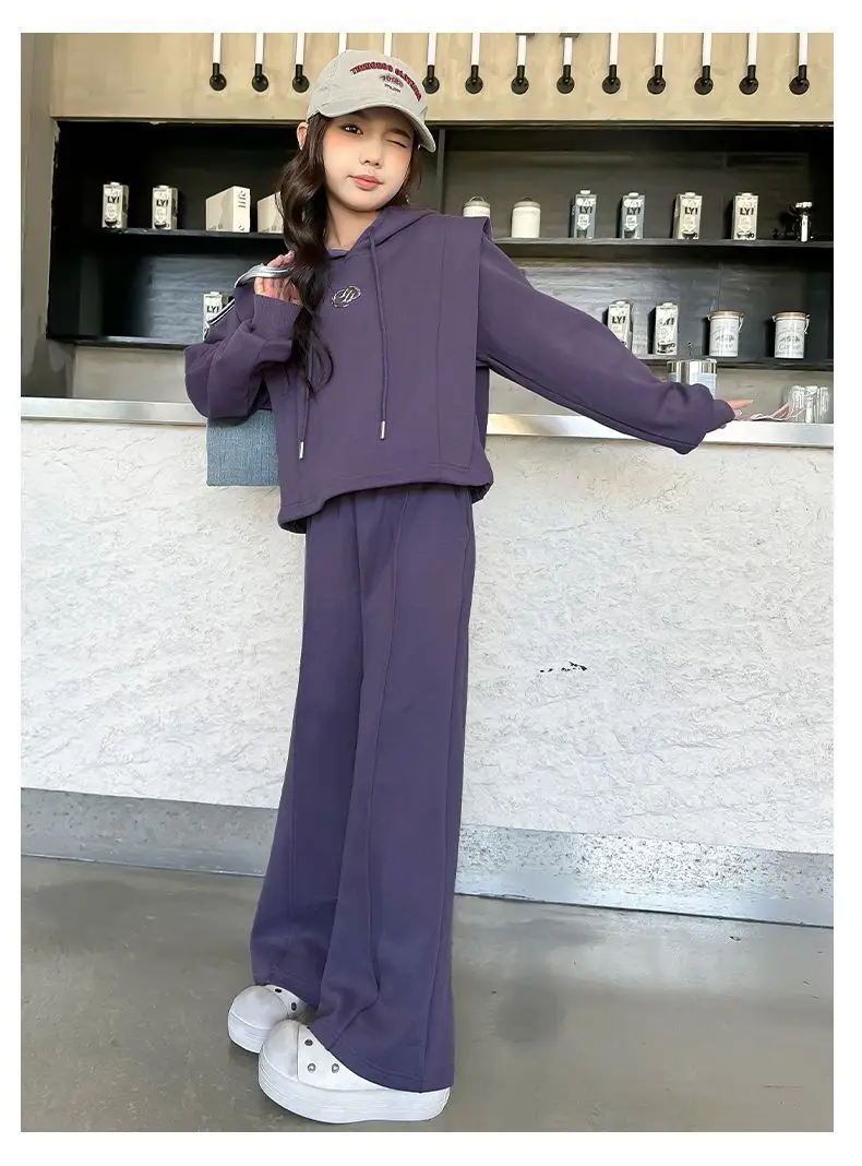 ZOETOPKID Mädchen-Set aus stilvollem Baumwoll-Crop-Sweatshirt mit Kapuze und lockerer Hose, 2-teiliger Trainingsanzug für Schulkinder, Kinder-Outfits – Detail 7