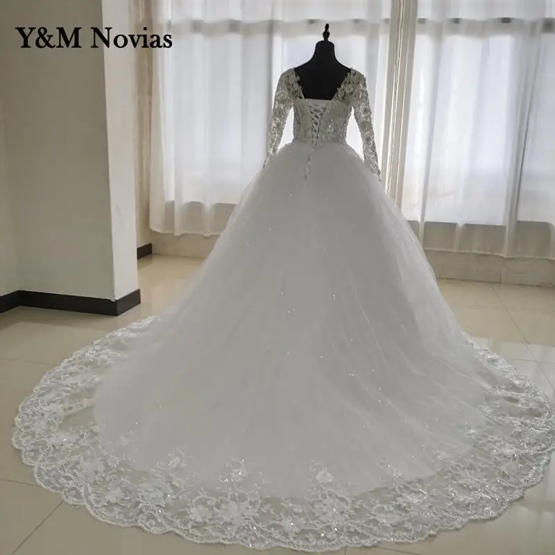 R & M Novias-Luxo Bead Bordado Vestido De Noiva, Vestido De Noiva De Manga Longa, Doce V-Neck Apliques, Plus Size Corpo