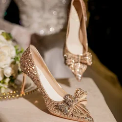 Zapatos de tacón de lujo con punta estrecha para mujer, tacones con lentejuelas y diamantes de imitación, mariposa, dorados y plateados, para fiesta y boda, otoño 2024