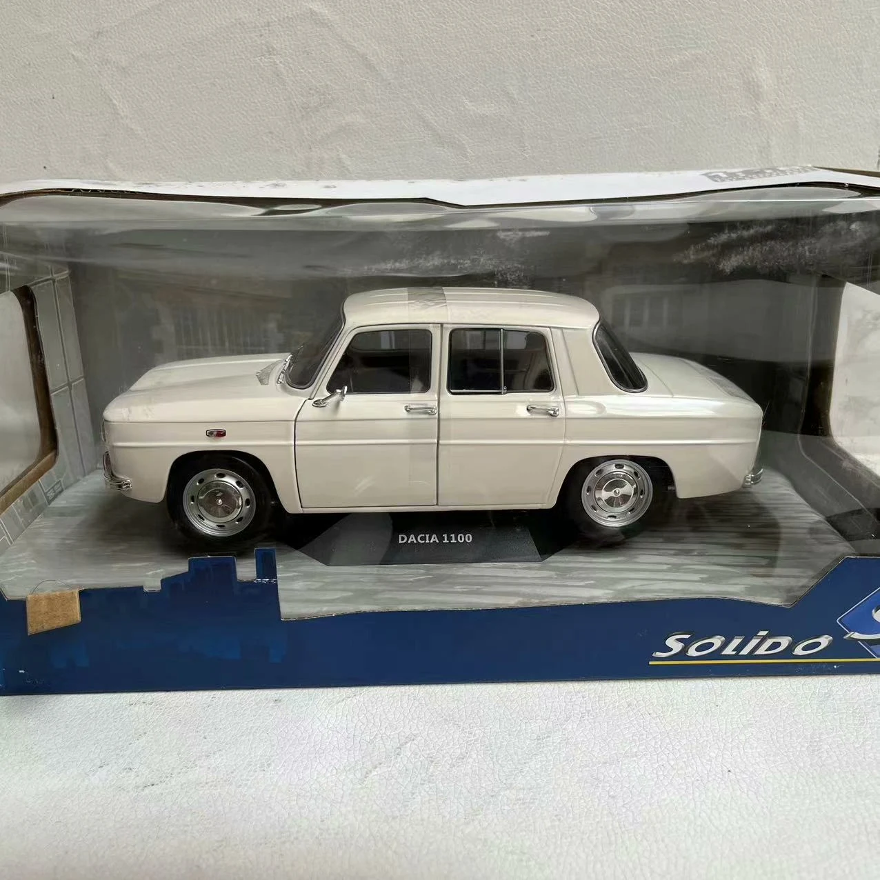 

Diecast SOLIDO S 1/18 Scale DACIA 1100 1968 R6M8 Alloy Car Model