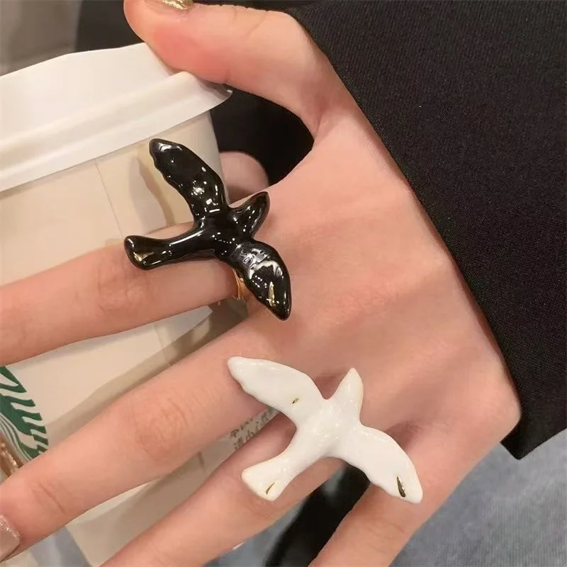 

Black White Metal Bird Shape Ring for Women European Style Peace Dove Daily Commute Accessory Simple Oil Drop Design