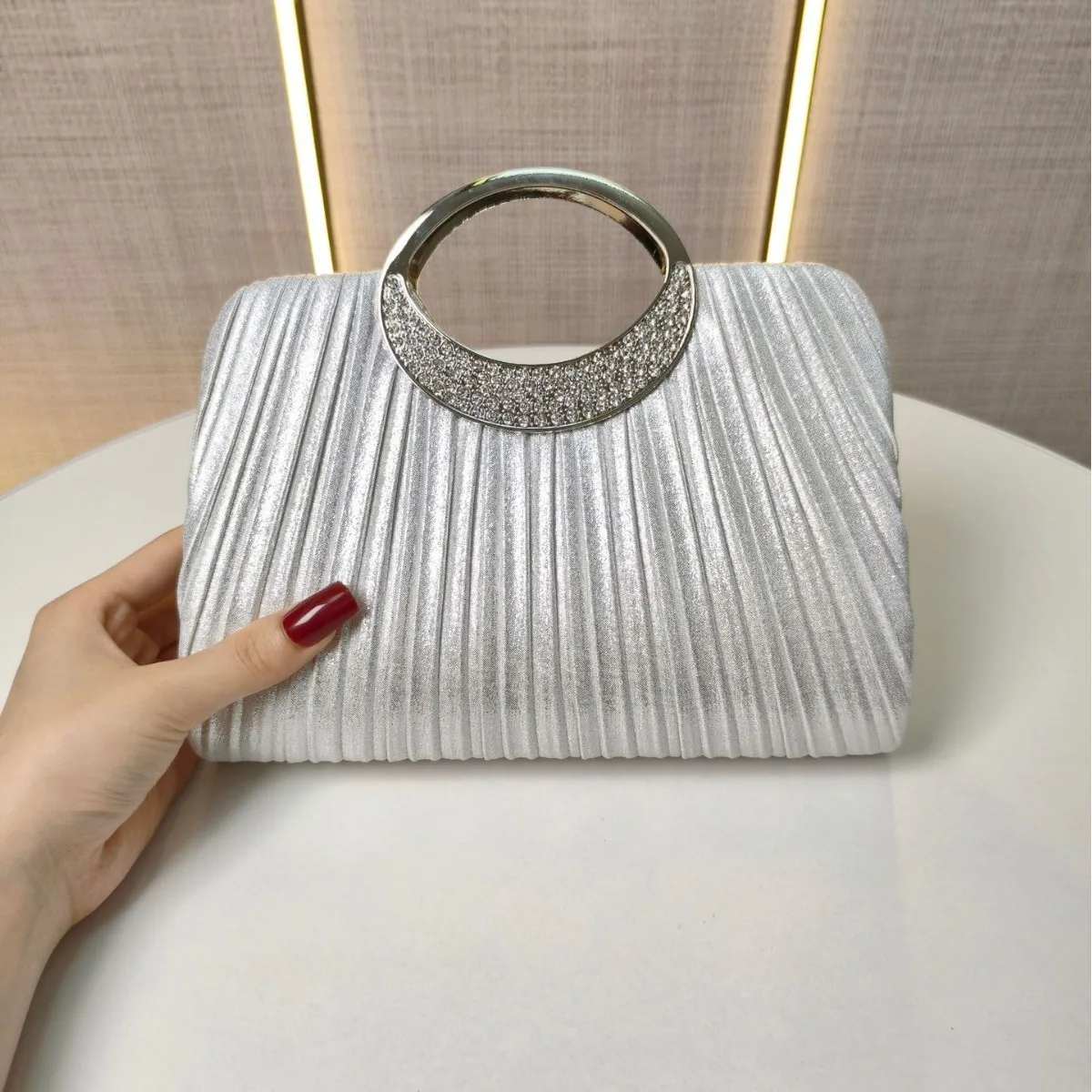 Pleated Portable Diamond Dinner Bag Women's Romantic Wedding Party Banquet KTV Evening Dress Shiny Rhinestone Clutch Bag Wedding