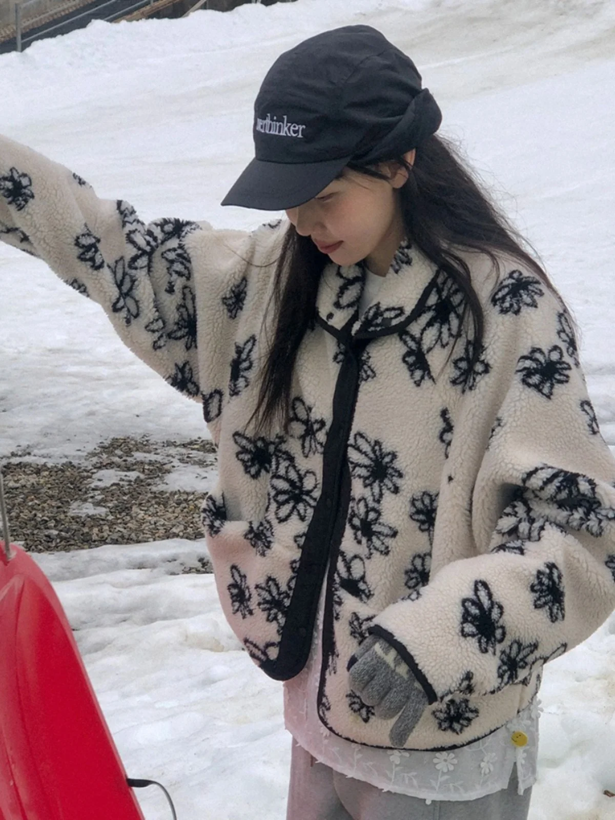 سترة نسائية فضفاضة بنمط زهور على الطراز الكوري قابلة للارتداء على الوجهين معطف شتوي دافئ من القطن بأكمام قصيرة وإغلاق بسحاب
