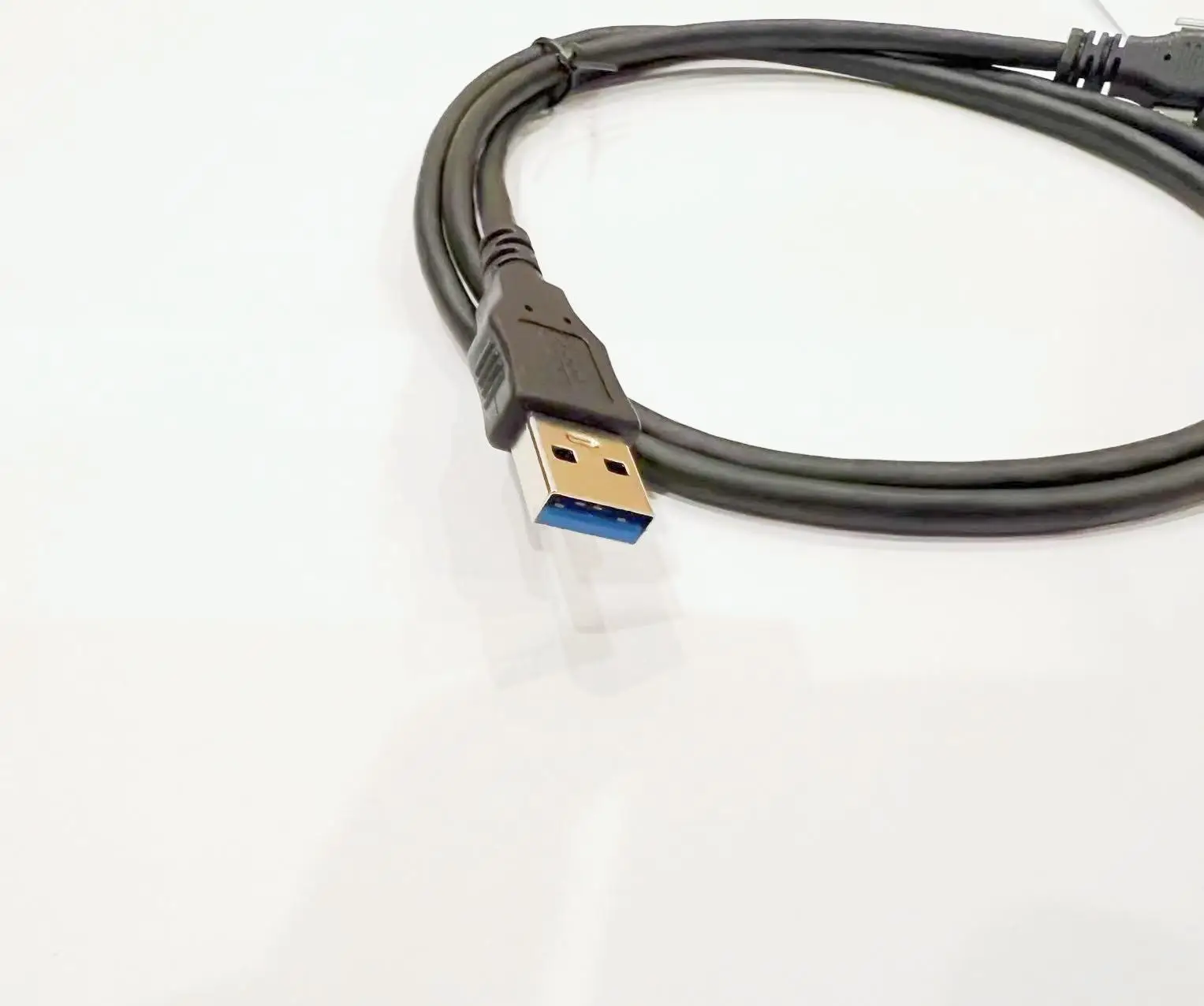 USB ، دوار من النوع C مع ثقب برغي ثابت وآذان