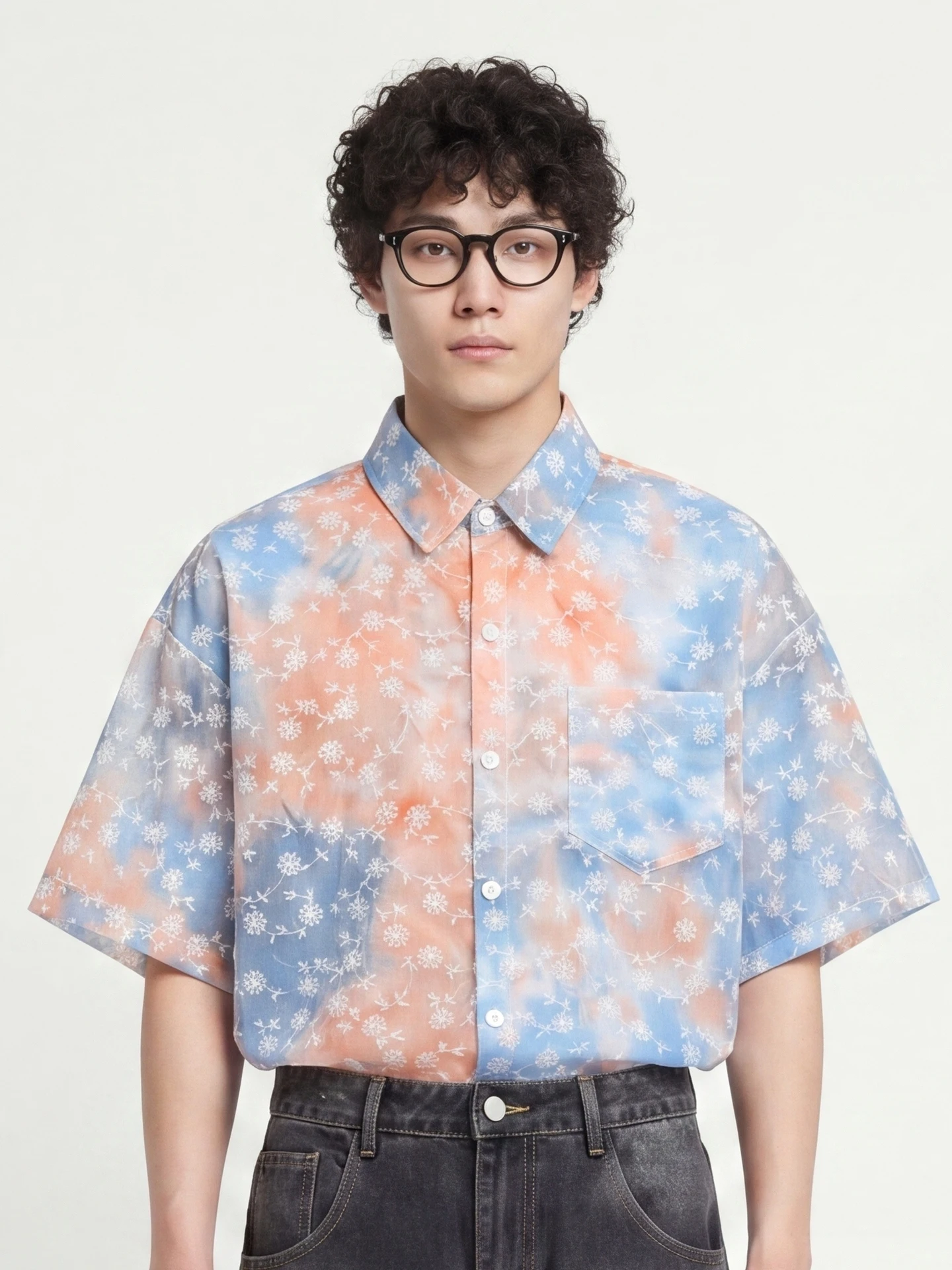 chemise-a-manches-courtes-a-motifs-floraux-teints-de-la-collection-ete-2026-chemise-decontractee-a-imprime-floral-fabriquee-en-chine