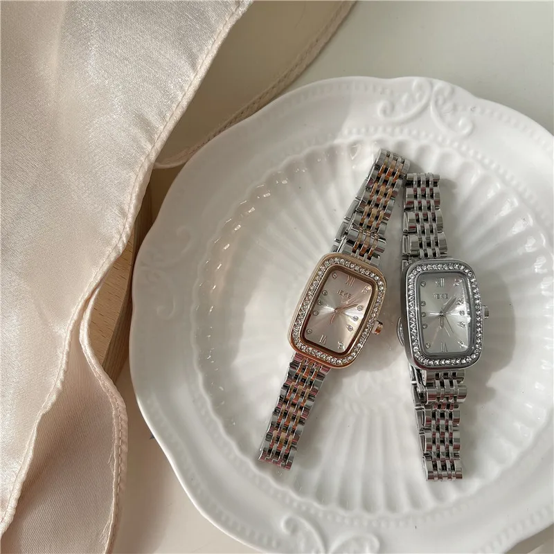 Retro Oval-Shaped Exquisite Watch For Women, French Elegant Style, Trendy Women'S Watch, Timepiece And Accessories.
