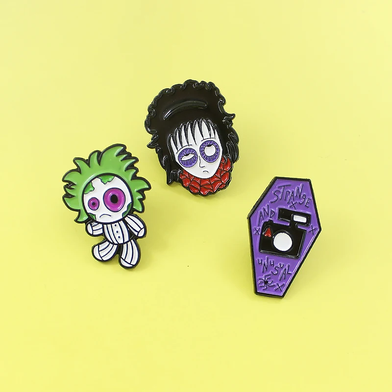 

Horror Doll Purple Coffin Brooch Pins Halloween Enamel pin For Kids Denim Button Pin Badge Fashion Jewelry Gothic Vampire Terror